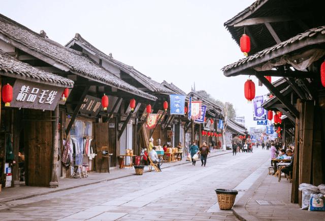 你们了解实木复合地板品牌哪个好吗？给我推荐下吧。游戏画面